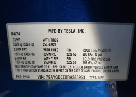 2024 Tesla Model Y Long Range Dual Motor All-Wheel Drive z USA, uszkodzony, nr VIN 7SAYGDEEXRA283953